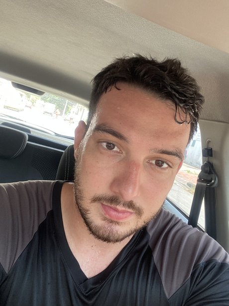 Naakte gelekte OnlyFans-foto van Carlos Plata