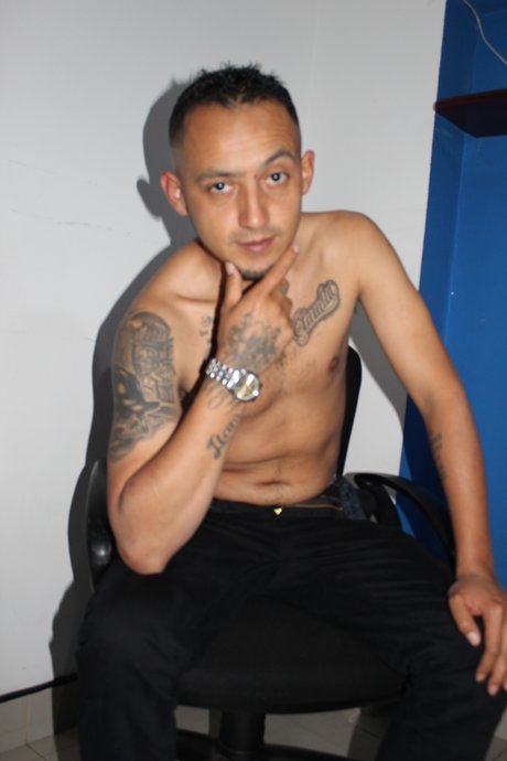 Naakte gelekte OnlyFans-foto van Cristian