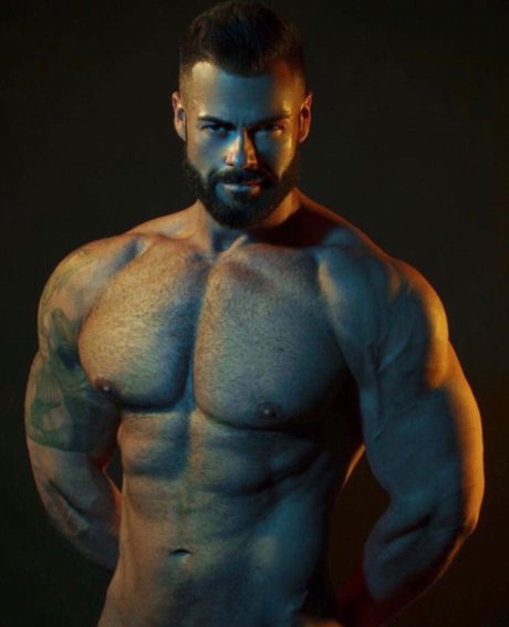 Naakte gelekte OnlyFans-foto van Victor Dangelo