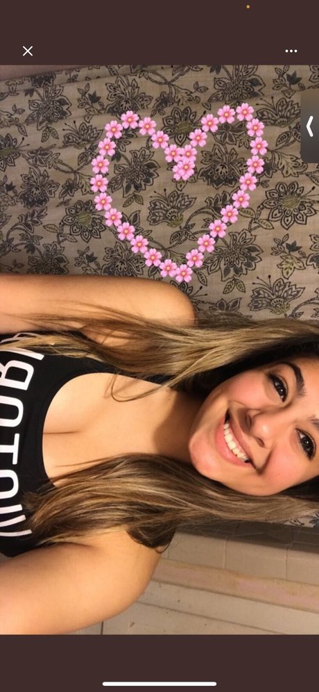 Naakte gelekte OnlyFans-foto van Latinagoddess