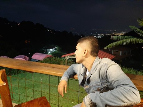 Naakte gelekte OnlyFans-foto van Juansegonzalez3