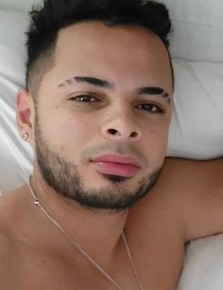 Naakte gelekte OnlyFans-foto van Jose Torres