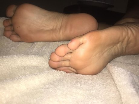 Naakte gelekte OnlyFans-foto van Mary Pearson