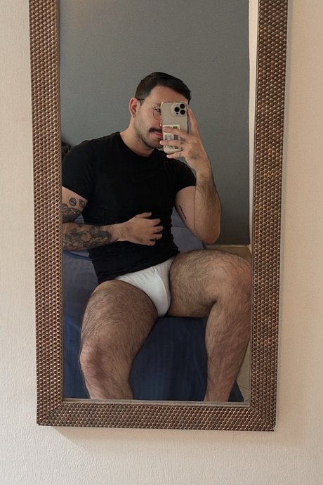 Naakte gelekte OnlyFans-foto van Mauro