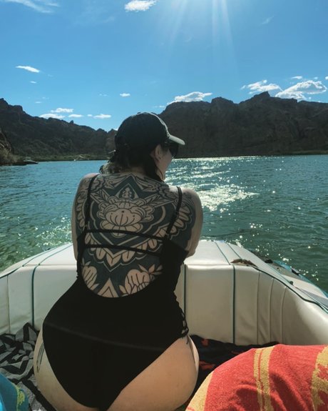 Naakte gelekte OnlyFans-foto van Mistress