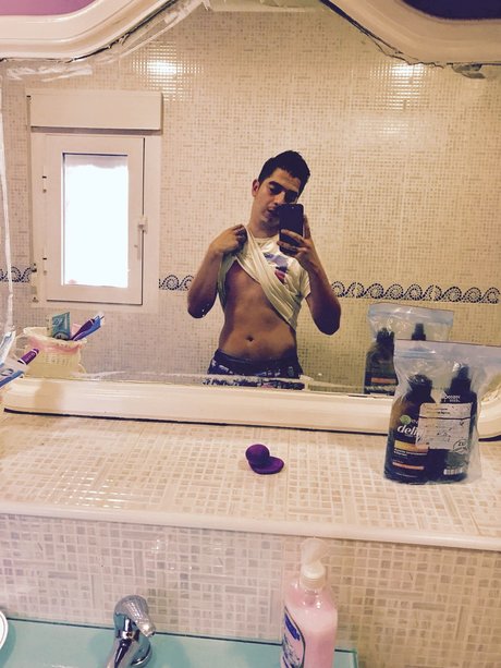 Naakte gelekte OnlyFans-foto van Juanky
