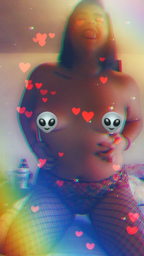 Naakte gelekte OnlyFans-foto van Maura Lee Karupt