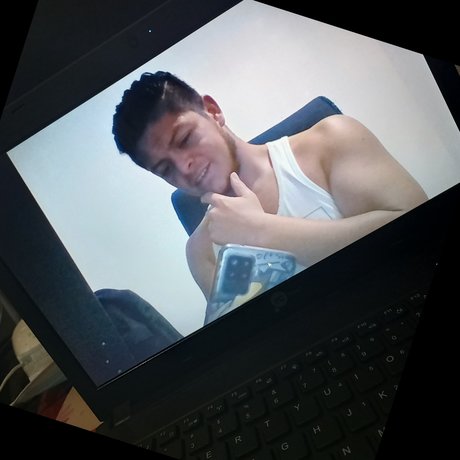 Naakte gelekte OnlyFans-foto van Alejandro Ramrez