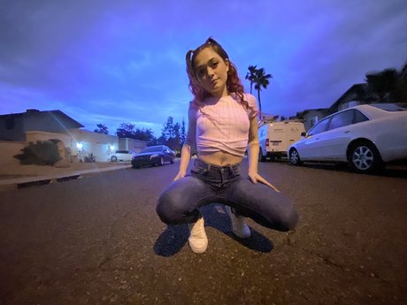 Naakte gelekte OnlyFans-foto van Littlemckenzie