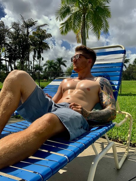 Naakte gelekte OnlyFans-foto van Mrrobinson