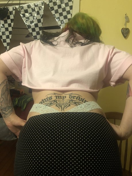 Naakte gelekte OnlyFans-foto van Molly 
