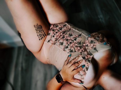 Naakte gelekte OnlyFans-foto van Winter