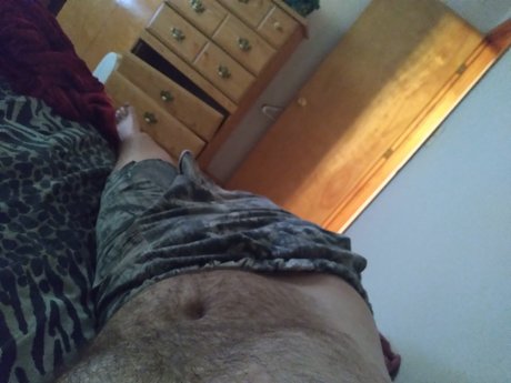 Naakte gelekte OnlyFans-foto van Dirtydadbod