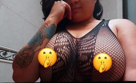 Naakte gelekte OnlyFans-foto van Anne