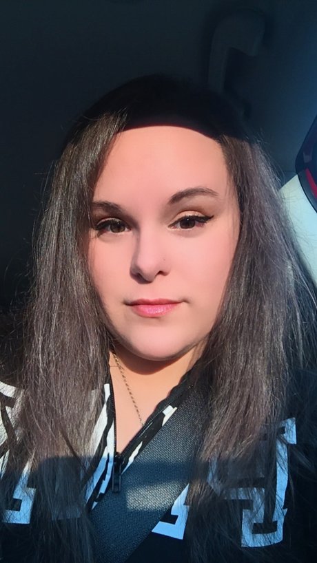 Naakte gelekte OnlyFans-foto van Haley Marsala