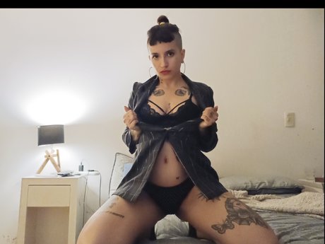 Naakte gelekte OnlyFans-foto van Senna The Goddess