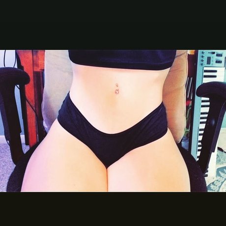 Naakte gelekte OnlyFans-foto van Booty Sprinkle Cyborg