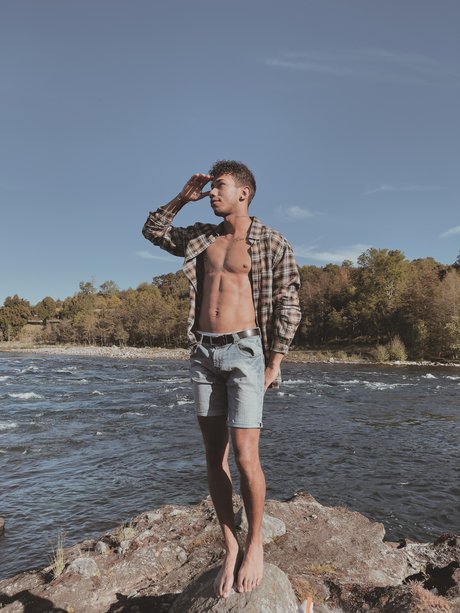 Naakte gelekte OnlyFans-foto van Hugo Dubois