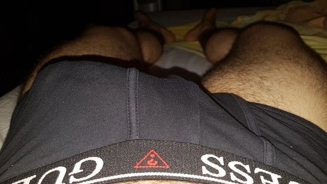 Naakte gelekte OnlyFans-foto van Marco New Profile
