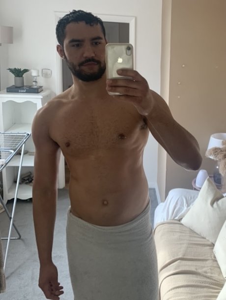 Naakte gelekte OnlyFans-foto van Roman