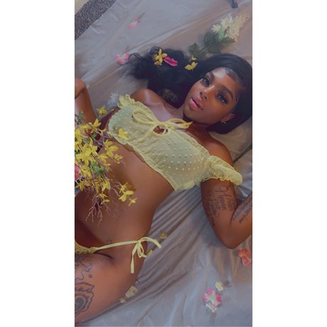 Naakte gelekte OnlyFans-foto van Unique