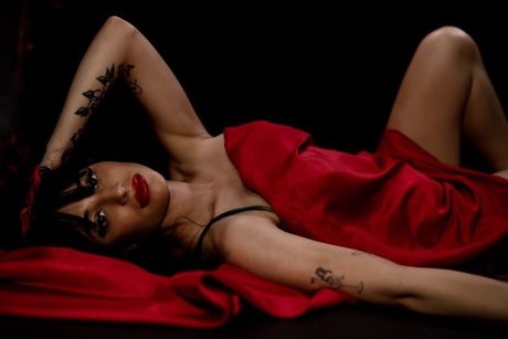Naakte gelekte OnlyFans-foto van Selina  Artistic Nude Ampamp Lingerie Model