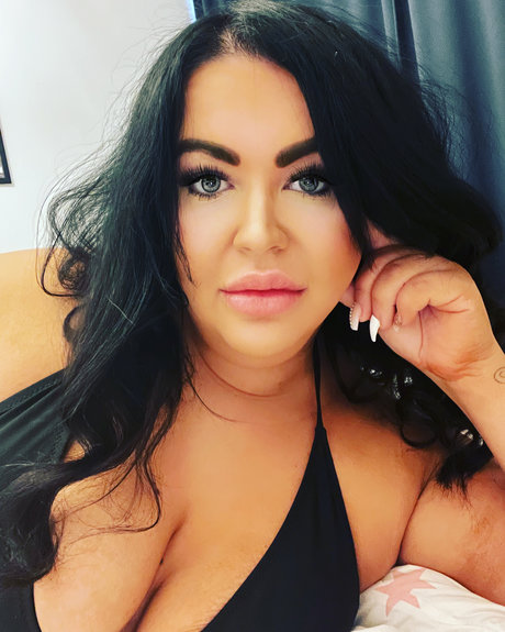 Naakte gelekte OnlyFans-foto van Taru