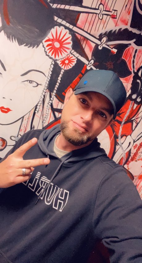 Naakte gelekte OnlyFans-foto van Thumper One
