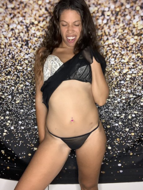 Naakte gelekte OnlyFans-foto van Beauty And The Beast 