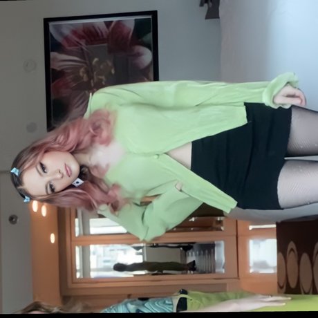 Naakte gelekte OnlyFans-foto van Naur