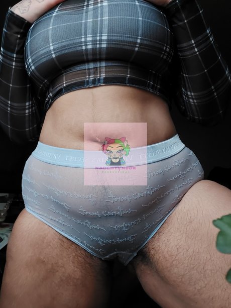 Naakte gelekte OnlyFans-foto van Naughtynoor