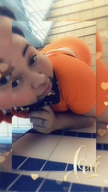 Naakte gelekte OnlyFans-foto van Sneaky Smoove