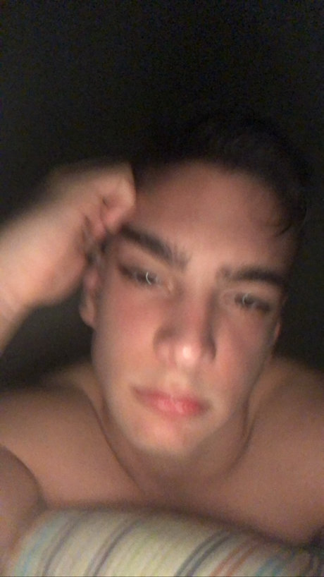 Naakte gelekte OnlyFans-foto van Vitti