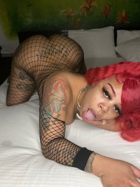 Naakte gelekte OnlyFans-foto van R E D 