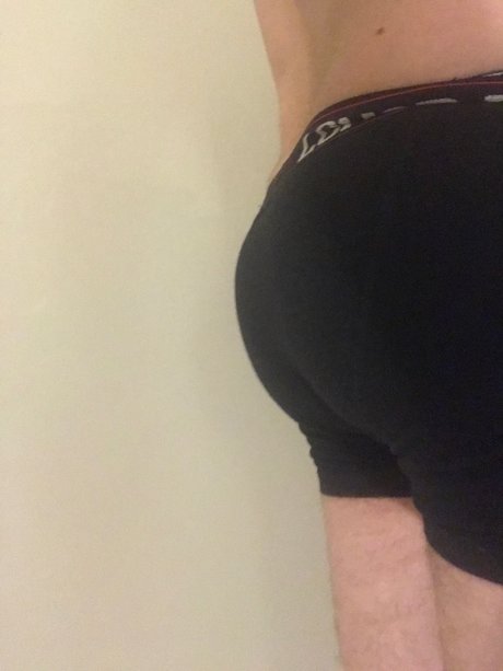 Naakte gelekte OnlyFans-foto van Naughtybiboy