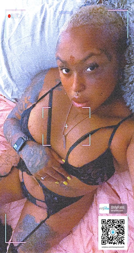Naakte gelekte OnlyFans-foto van Moneymoves20