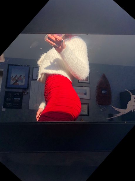 Naakte gelekte OnlyFans-foto van Charlotte Aria