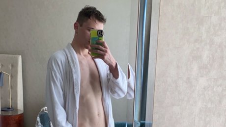 Naakte gelekte OnlyFans-foto van Jamie