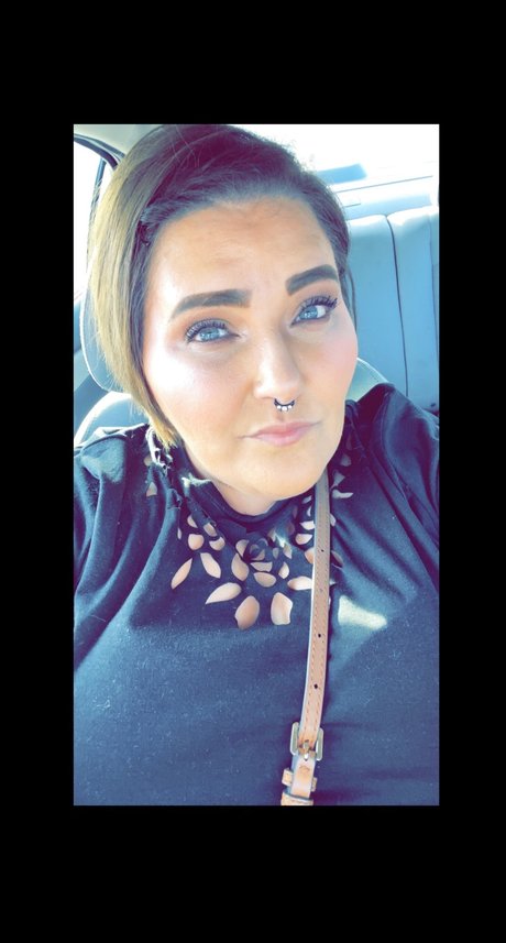 Naakte gelekte OnlyFans-foto van Lashes Mfp