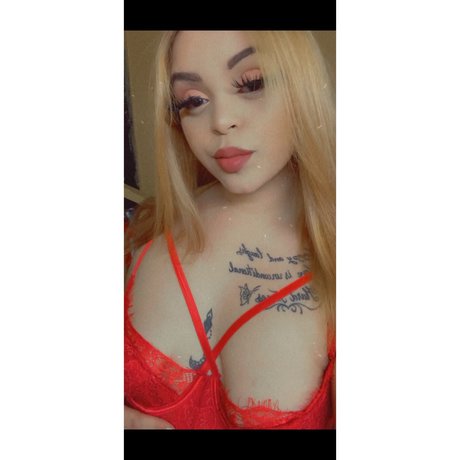 Naakte gelekte OnlyFans-foto van Mrs Rubii Red