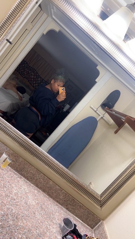 Naakte gelekte OnlyFans-foto van Lexi