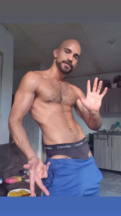 Naakte gelekte OnlyFans-foto van Virtualboytv