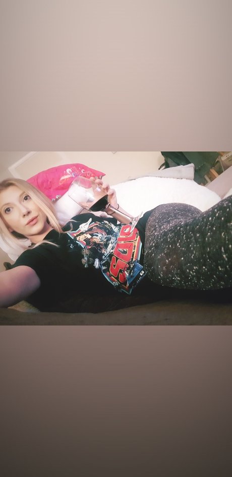 Naakte gelekte OnlyFans-foto van Girlnextdoor 20