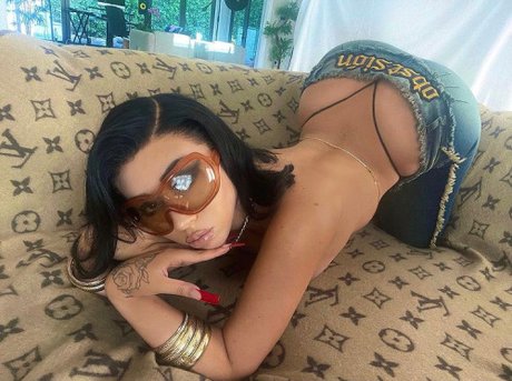 Naakte gelekte OnlyFans-foto van Mata Verano