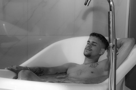 Naakte gelekte OnlyFans-foto van Guigo Valentim