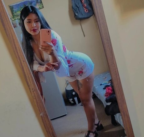 Naakte gelekte OnlyFans-foto van Liilitt