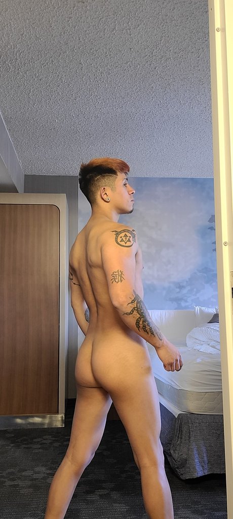Naakte gelekte OnlyFans-foto van Roy Rivera