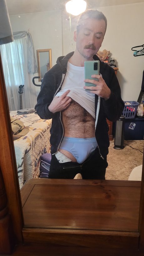 Naakte gelekte OnlyFans-foto van Mrnimo