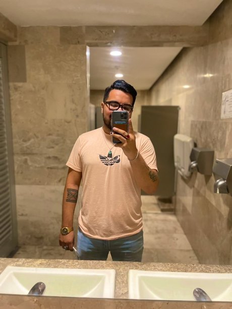 Naakte gelekte OnlyFans-foto van Miguel Fernndez