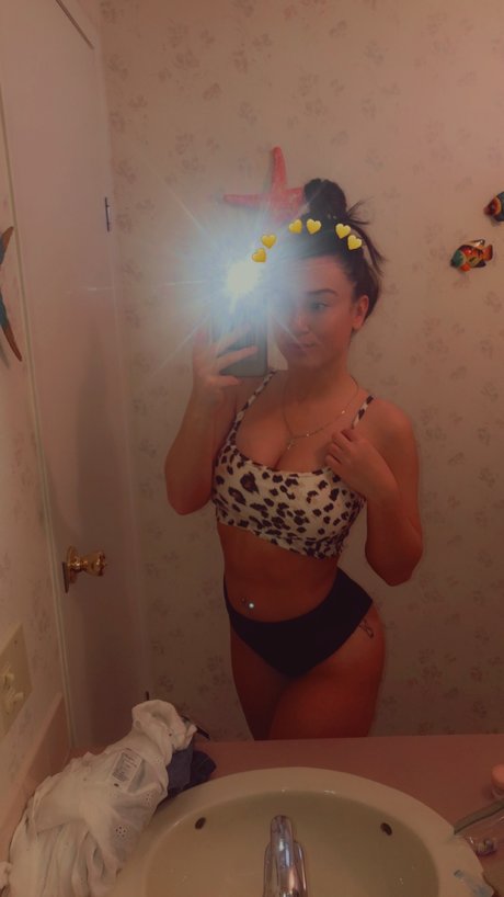 Naakte gelekte OnlyFans-foto van Hannah Moerman